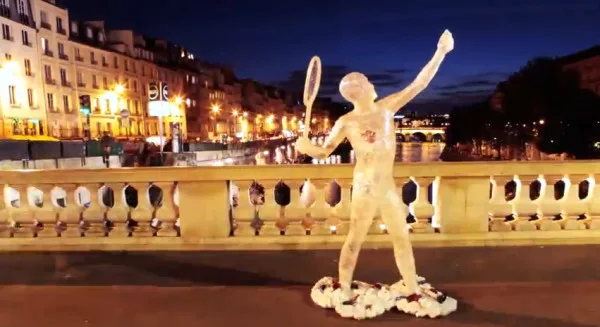 Lacoste mêle art et street marketing pour le lancement de sa nouvelle Eau de Lacoste.