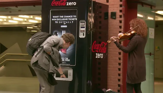 Coca-cola réveille le James Bond qui est en vous !