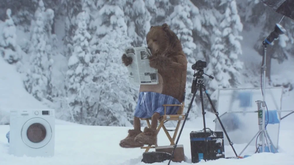 L’ours prend soin de sa fourrure avec Samsung