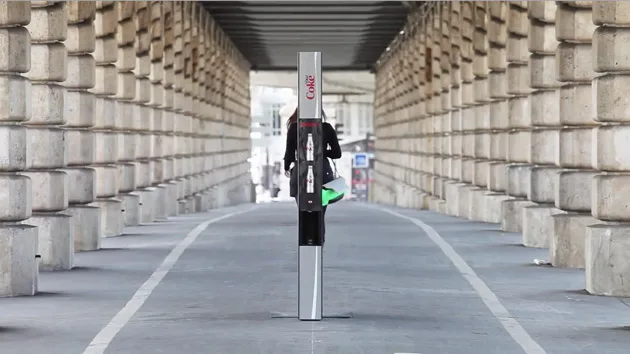 Le distributeur Coca-Cola extra fin