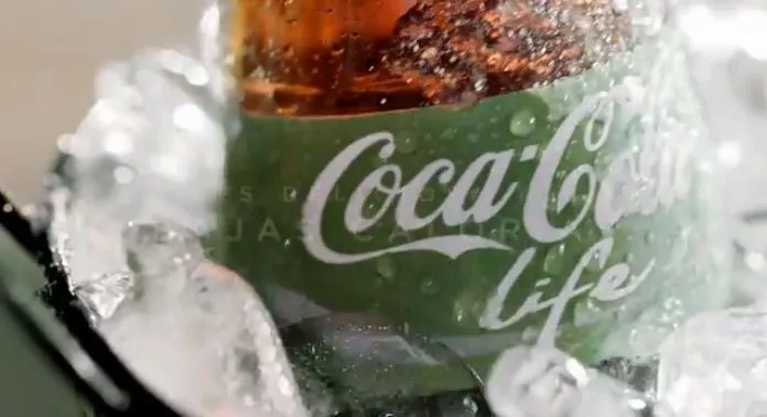 Coca-Cola tire sur le vert