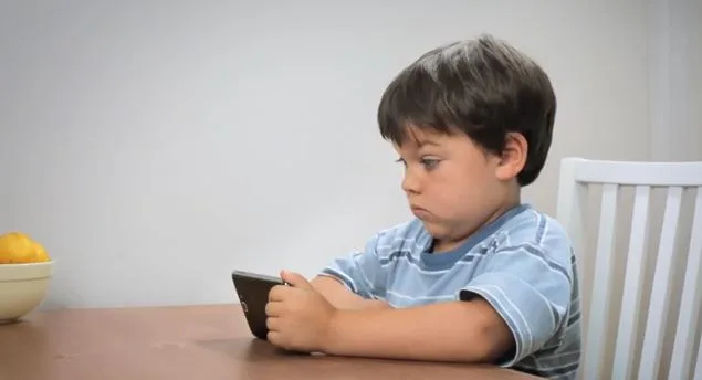 Kol Kids met K.O. les terminaux tactiles