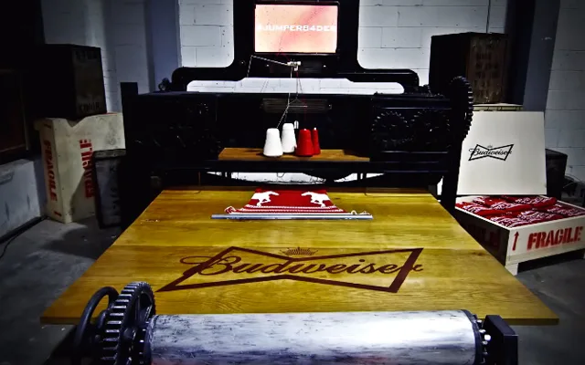Budweiser tricote des pulls pour les fêtes !