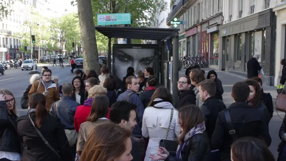STREET MARKETING SONORE - Un ticket pour écouter Saint-Claude à l’arrêt de bus