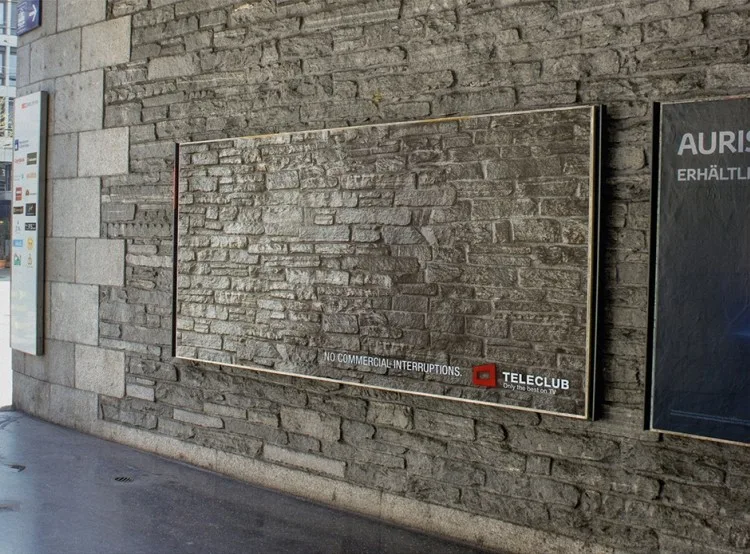 Des affiches originales transparentes pour un programme sans pub