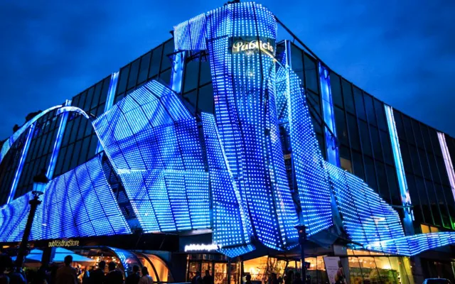 Publicis illumine les Champs-Elysées