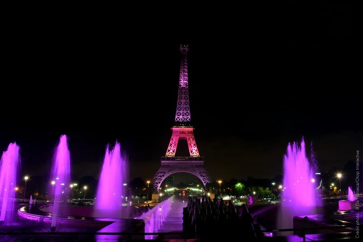 La Tour Effeil devient rose pour le cancer du sein