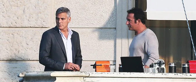 Quand Georges Clooney et Dujardin s'affrontent pour Nespresso