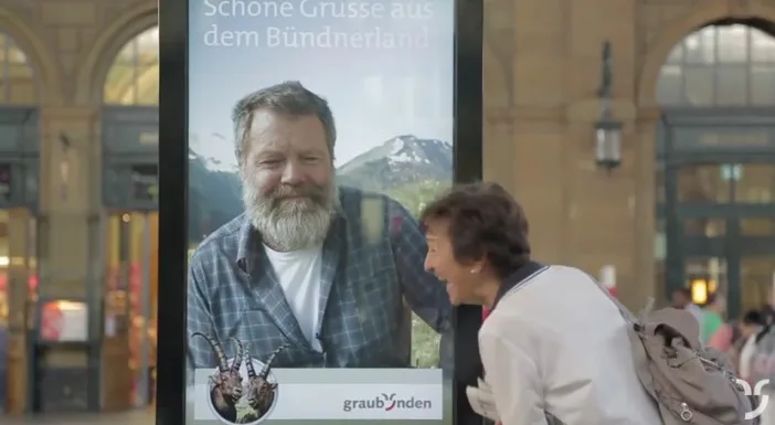 Un panneau interactif qui vous invite une journée à la montagne !