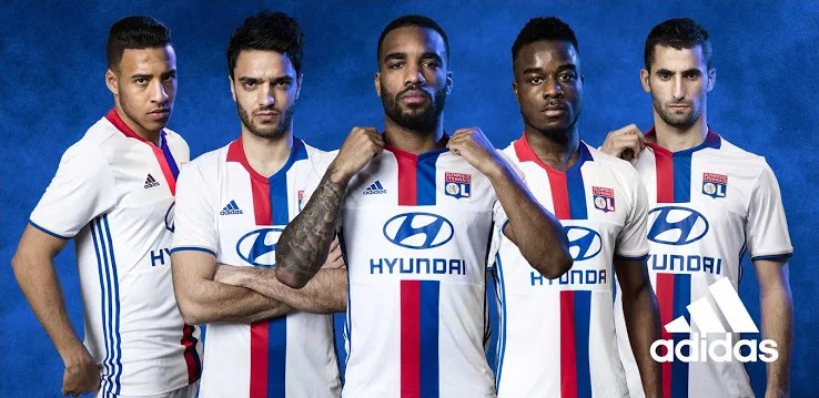 maillot-domicile-olympique-lyonnais-2016-2017-equipe