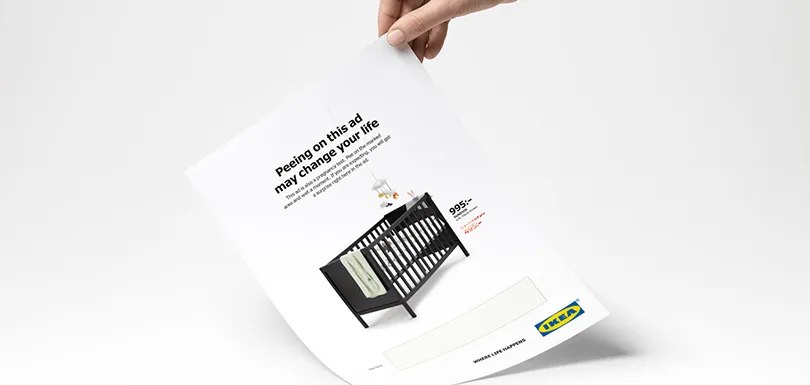 Quand IKEA incite les lecteurs à faire pipi sur leur publicité...