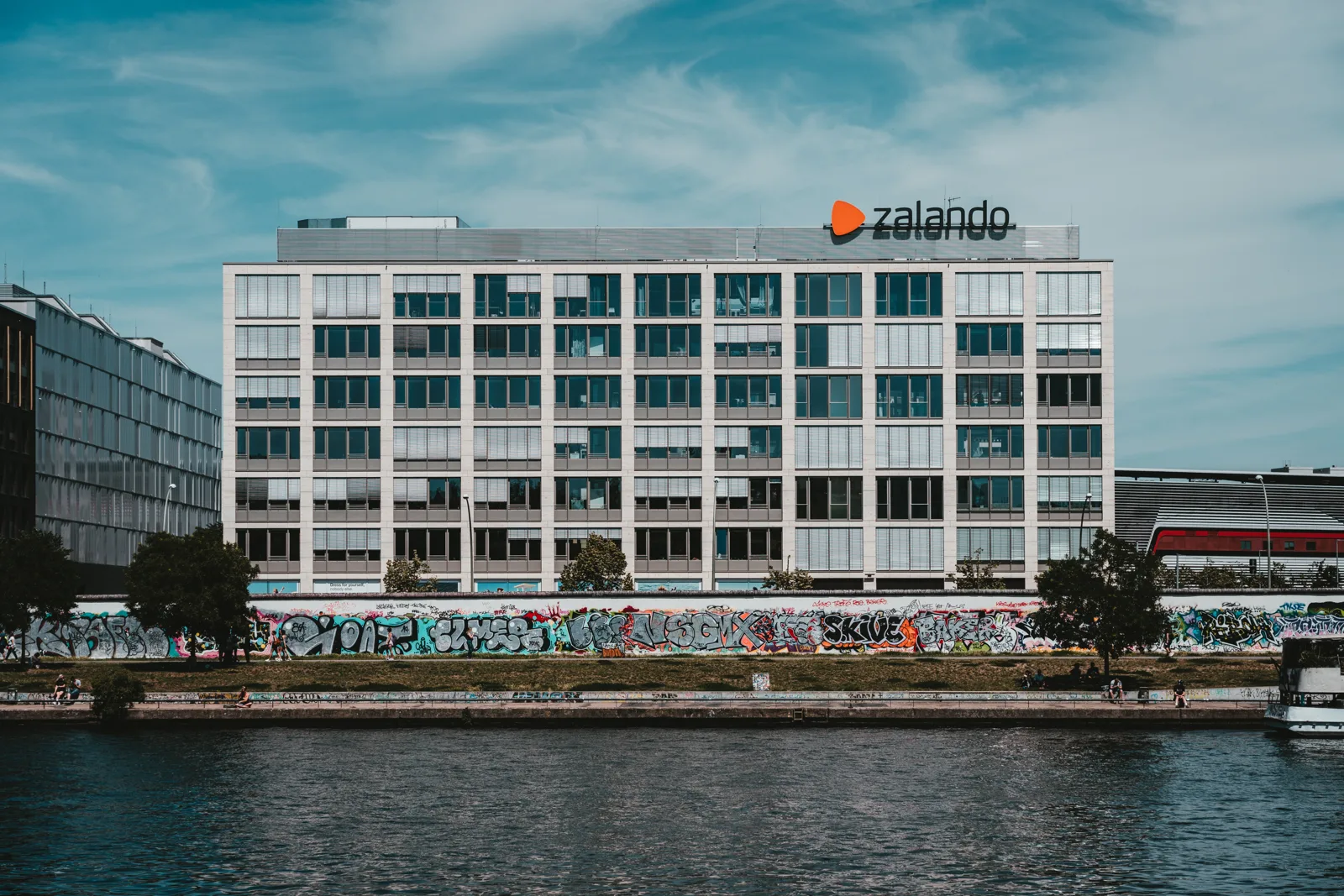 Titre : Zalando ouvre ses portes à la seconde main !
